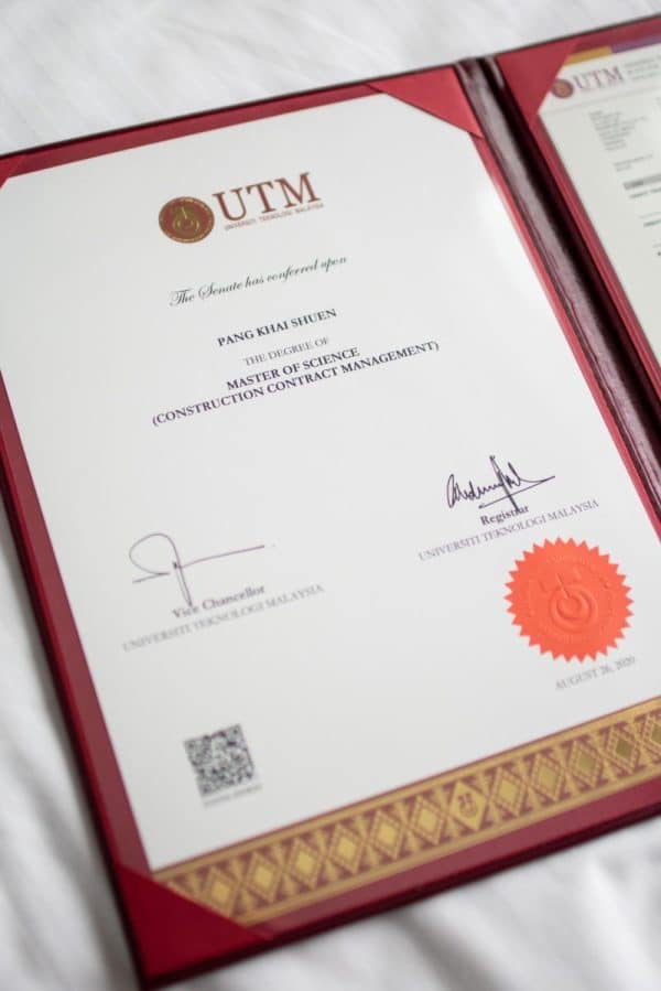 Teknologi Malaysia (UTM) Degree Certificate Fake Template